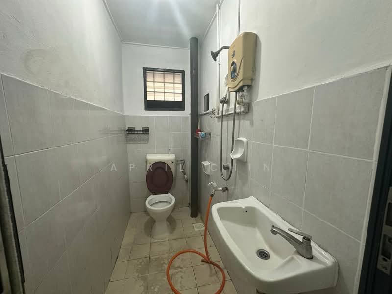 2-storey Terraced House for Rent in Taman Bukit Mewah (Tampoi) - April Chin - Bathroom - PropertyGuru.com.my