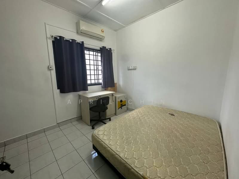 2-storey Terraced House for Rent in Taman Bukit Mewah (Tampoi) - April Chin - Bedroom - PropertyGuru.com.my