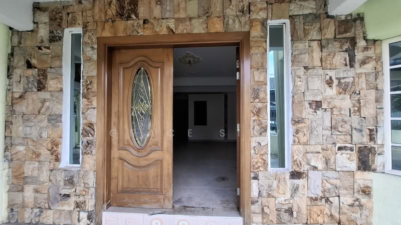 Rumah Teres 2.5-Tingkat untuk Dijual di Kota Damansara (Selangor) - Grace Siew - Entrance - PropertyGuru.com.my