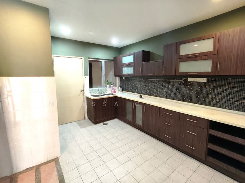 Rumah Teres 2.5 Tingkat untuk Dijual di Taman Bukit Serdang (Seri Kembangan) - Melissa Chong - Kitchen - PropertyGuru.com.my