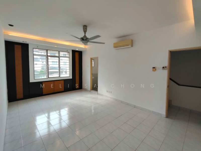 Rumah Teres 2.5 Tingkat untuk Dijual di Taman Bukit Serdang (Seri Kembangan) - Melissa Chong - Living Room - PropertyGuru.com.my