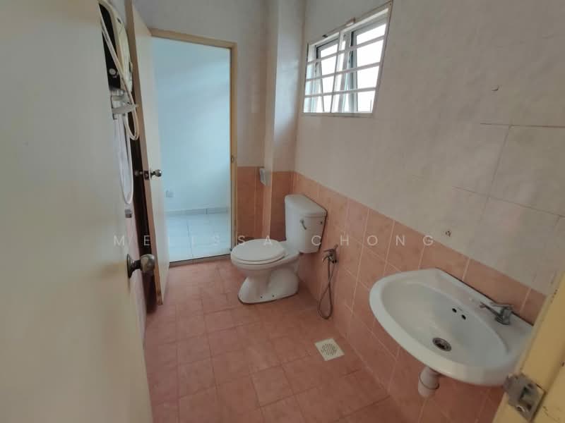 Rumah Teres 2.5 Tingkat untuk Dijual di Taman Bukit Serdang (Seri Kembangan) - Melissa Chong - Bathroom - PropertyGuru.com.my