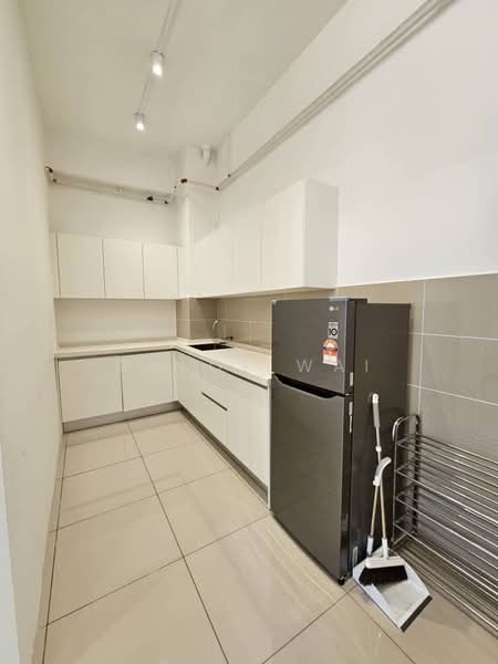 Pejabat untuk Disewa di Bukit Jalil (Kuala Lumpur) - Chloe Wai - Kitchen - PropertyGuru.com.my