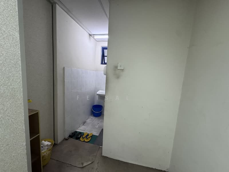 Kedai / Pejabat untuk Dijual di Kelana Jaya (Petaling Jaya) - Feisal . - Bathroom - PropertyGuru.com.my