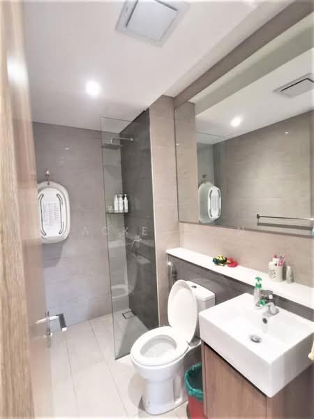 Servis Apartment untuk Disewa di Cantara Residences - Hacken Gan - Bathroom - PropertyGuru.com.my