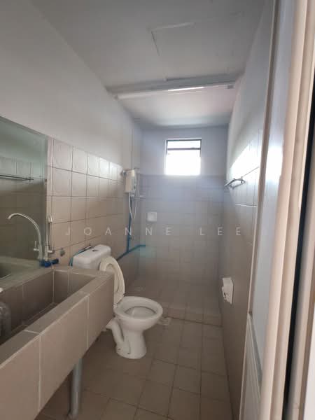 Pangsapuri untuk Dijual di Lintas Court - Joanne Lee - Bathroom - PropertyGuru.com.my