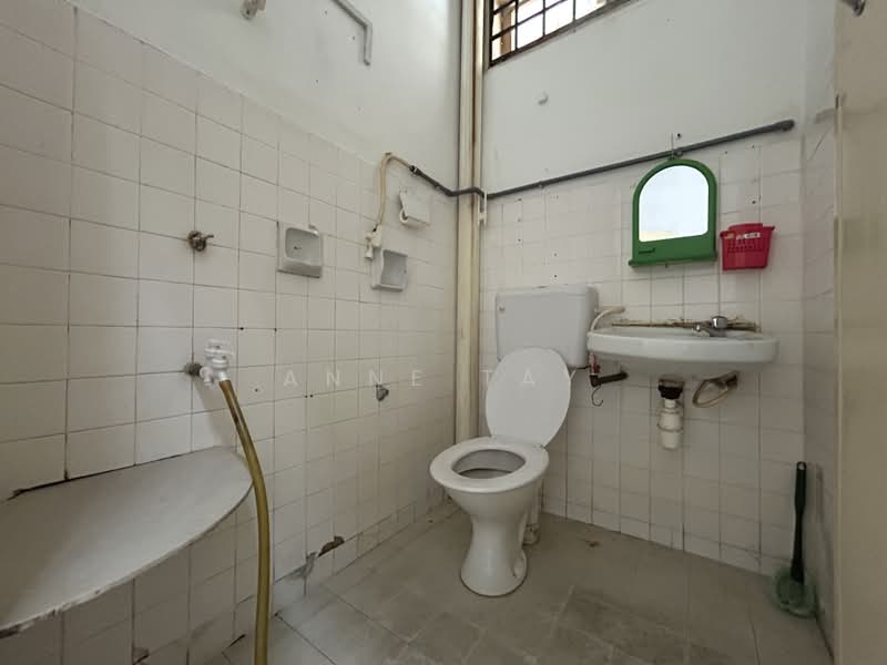1.5-storey Terraced House for Sale in Johor Bahru (Johor) - Anne Tay - Bathroom - PropertyGuru.com.my