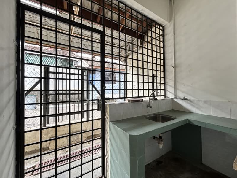 1.5-storey Terraced House for Sale in Johor Bahru (Johor) - Anne Tay - Kitchen - PropertyGuru.com.my
