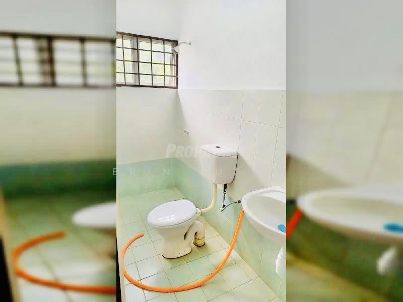 Pangsapuri untuk Disewa di Rose Apartment - Erin Yusof - Bathroom - PropertyGuru.com.my
