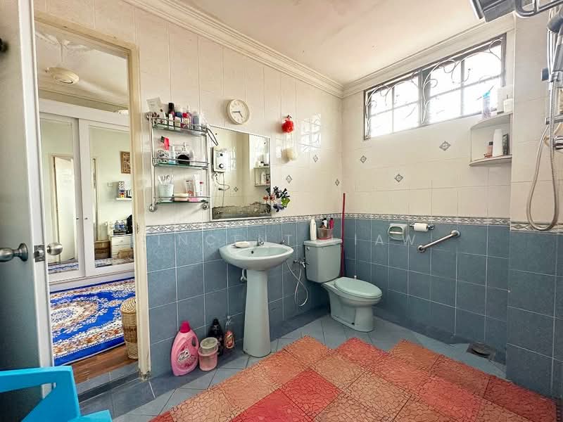 Semi-Detached House for Sale in Kota Damansara (Selangor) - Vincent Liaw - Bathroom - PropertyGuru.com.my