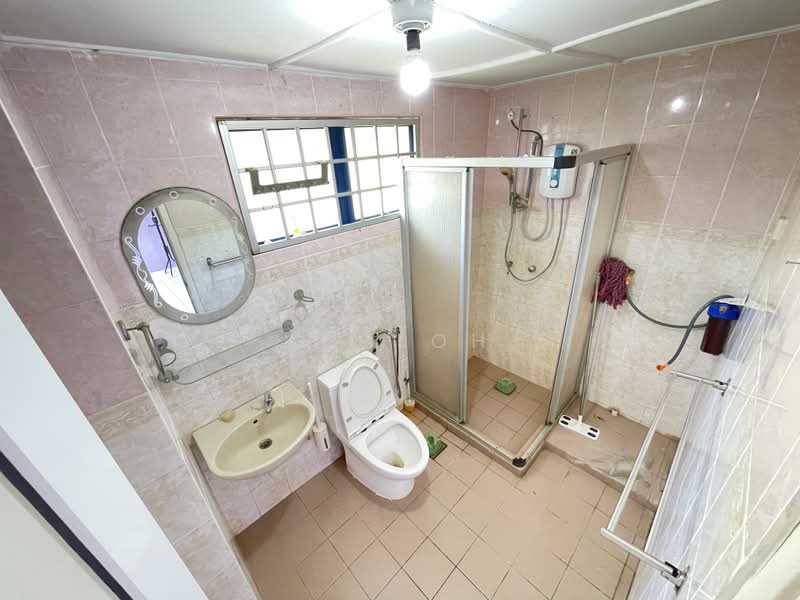 Kondominium untuk Dijual di Casa Venicia Condominium - MY Loh - Bathroom - PropertyGuru.com.my