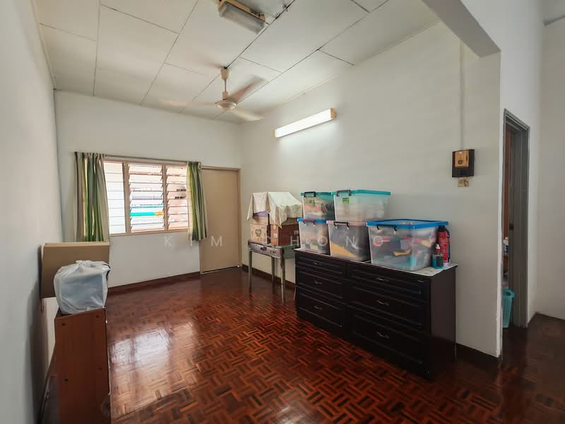 Rumah Teres 2 Tingkat untuk Dijual di Taman Chi Liung (Klang) - Kim Chong - Family Hall - PropertyGuru.com.my