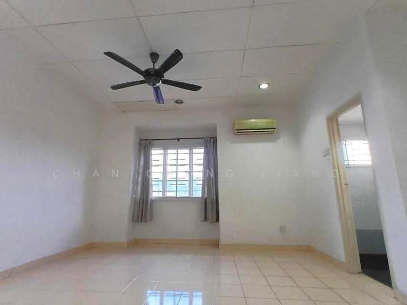 2-storey Terraced House for Sale in Taman Putra Prima (Puchong) - Chan Chong Liang - Living Room - PropertyGuru.com.my