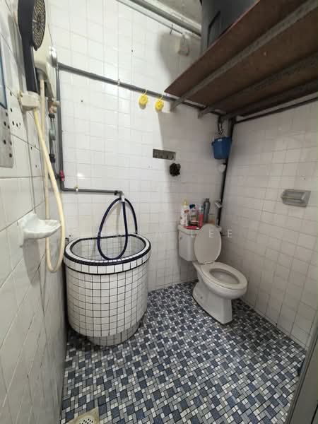 Rumah Teres untuk Disewa di Taman Damai Jaya (Skudai) - Sausa Lee - Bathroom - PropertyGuru.com.my
