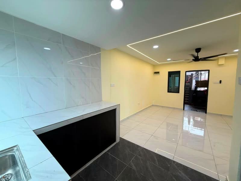 Flat for Sale at Flat Bandar Selesa Jaya @ Jalan Silat Gayong - Alan Lee - Kitchen - PropertyGuru.com.my