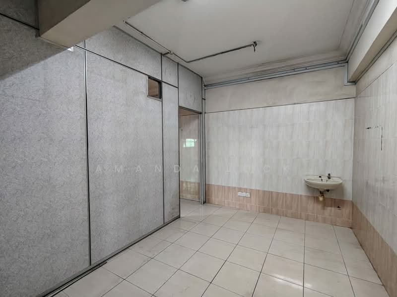 Shop / Office for Rent in Seksyen 3, Taman Kinrara (Puchong) - Amanda Lock - Interior - PropertyGuru.com.my