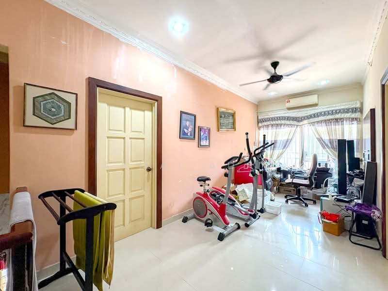Rumah Berkembar untuk Dijual di Taman Cheras Jaya (Cheras) - Akmal Adam - Living Room - PropertyGuru.com.my