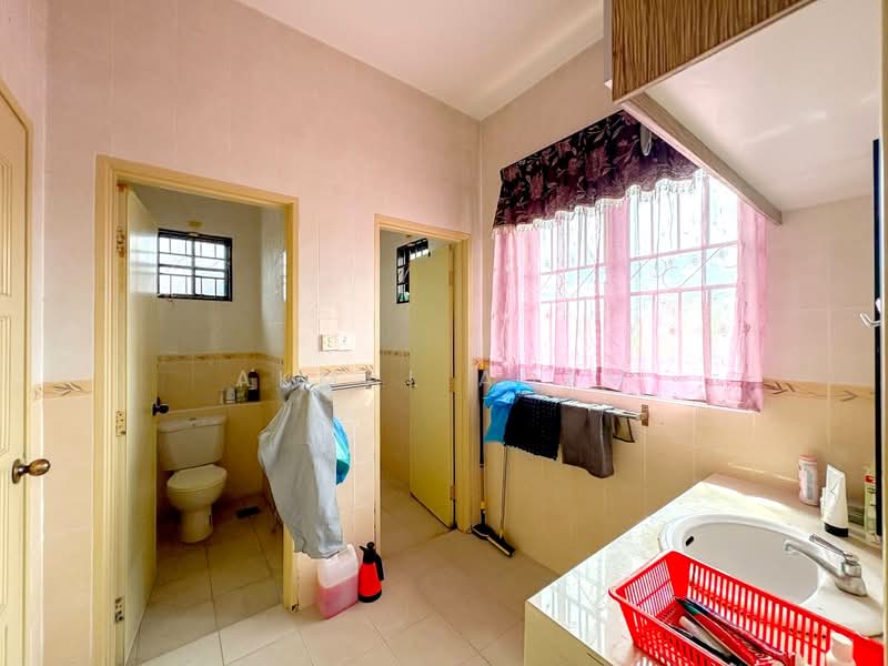 Rumah Berkembar untuk Dijual di Taman Cheras Jaya (Cheras) - Akmal Adam - Bathroom - PropertyGuru.com.my