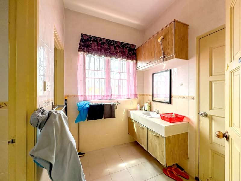 Rumah Berkembar untuk Dijual di Taman Cheras Jaya (Cheras) - Akmal Adam - Bathroom - PropertyGuru.com.my