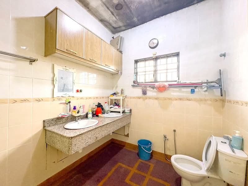 Rumah Berkembar untuk Dijual di Taman Cheras Jaya (Cheras) - Akmal Adam - Bathroom - PropertyGuru.com.my
