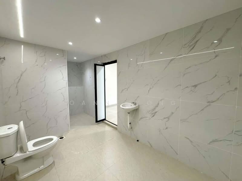 2-storey Terraced House for Sale in Permas Jaya (Johor) - Joanne Yong - Bathroom - PropertyGuru.com.my