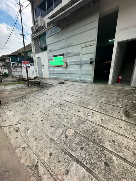 Kilang untuk Disewa di Serdang Raya (Seri Kembangan) - Tabber Tan - front - PropertyGuru.com.my
