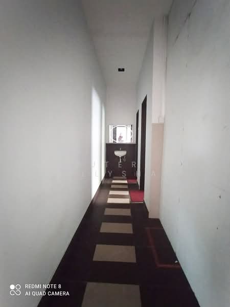 Shop / Office for Rent in Kota Warisan (Sepang) - Puteri Ellysha - Corridor - PropertyGuru.com.my