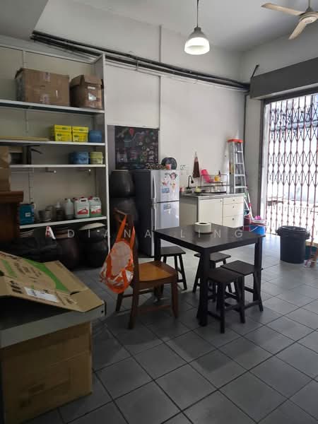 Office for Rent in Taman Serdang Perdana (Seri Kembangan) - Diana Ling - Kitchen - PropertyGuru.com.my