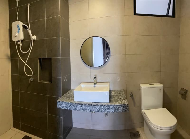 Servis Apartment untuk Disewa di Luminari - Au Yong - Bathroom - PropertyGuru.com.my