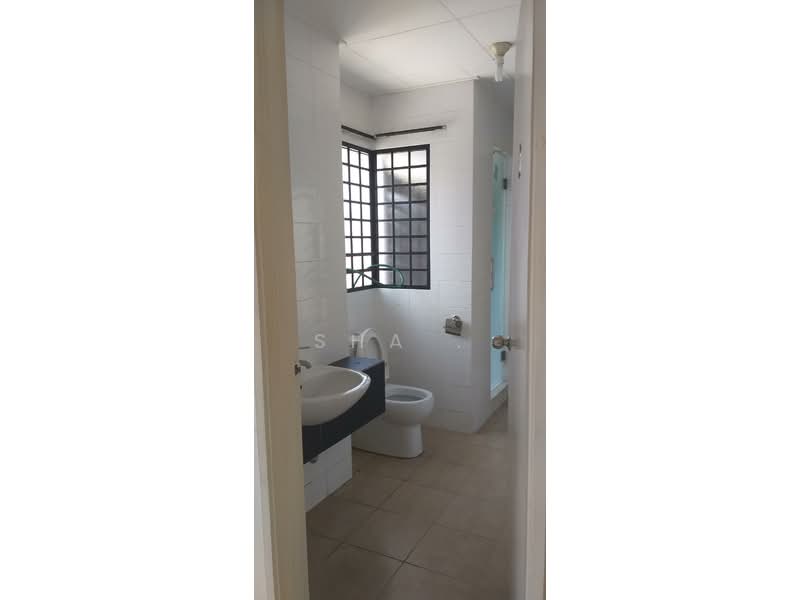 Rumah Teres 2 Tingkat untuk Dijual di Sutera Damansara (Damansara Damai) - Sha . - Bathroom - PropertyGuru.com.my