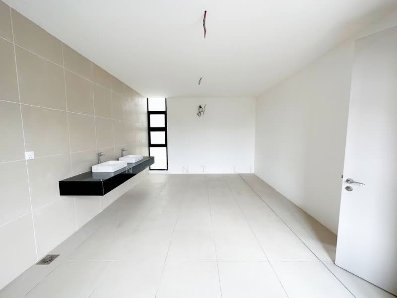Semi-Detached House for Sale in Seksyen 9 (Kota Damansara) - Vincent Liaw - Bathroom - PropertyGuru.com.my