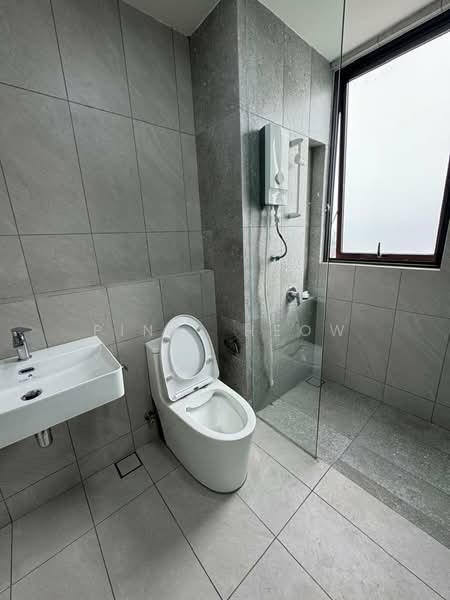 Servis Apartment untuk Disewa di Emerald 9 - Pinki Heow - Bathroom - PropertyGuru.com.my