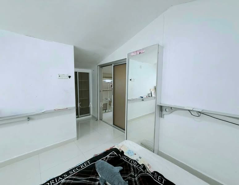 1-storey Terraced House for Rent in Taman Pelangi (Johor Bahru) - Karl Lim - Bedroom - PropertyGuru.com.my
