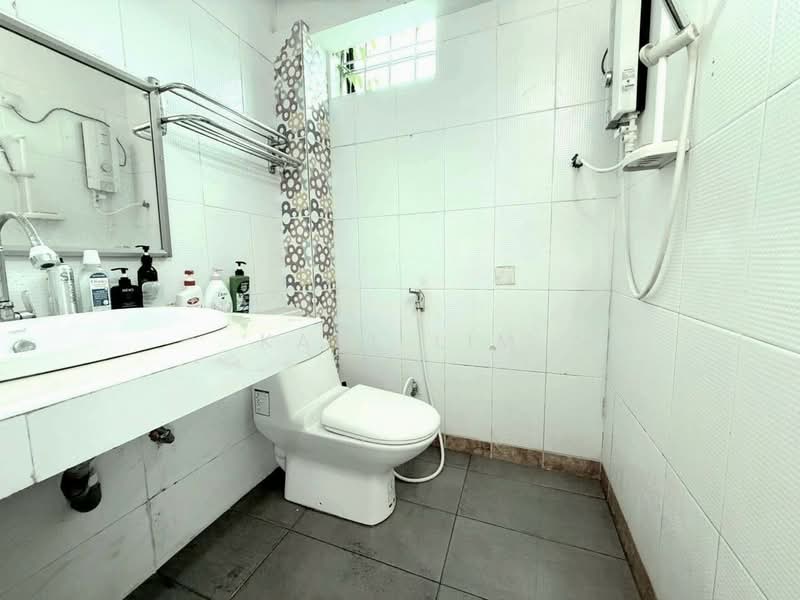 1-storey Terraced House for Rent in Taman Pelangi (Johor Bahru) - Karl Lim - Bathroom - PropertyGuru.com.my