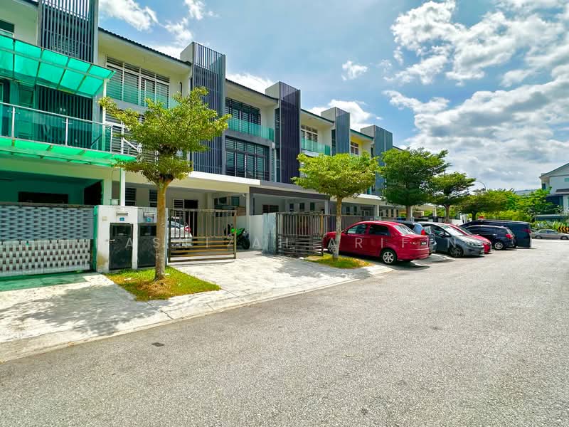 Rumah Teres 3 Tingkat untuk Dijual di Kajang (Selangor) - Masnizah Arifin - Exterior - PropertyGuru.com.my