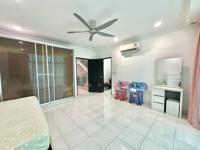 Rumah Teres 3 Tingkat untuk Dijual di Kajang (Selangor) - Masnizah Arifin - Bedroom - PropertyGuru.com.my