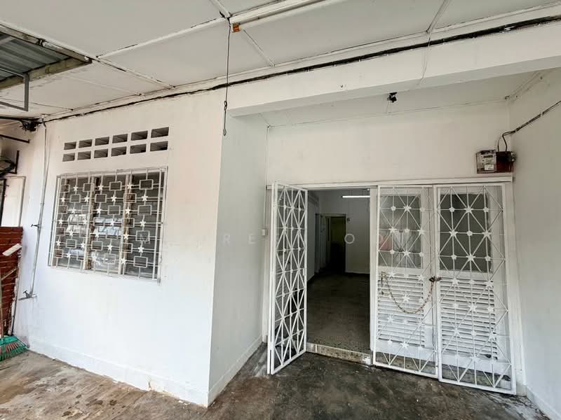 Rumah Teres 1 Tingkat untuk Dijual di Sea Park (Petaling Jaya) - Maureen Ooi - Entrance - PropertyGuru.com.my