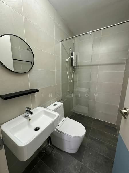 Servis Apartment untuk Disewa di Far East - Irene Tiow - Bathroom - PropertyGuru.com.my