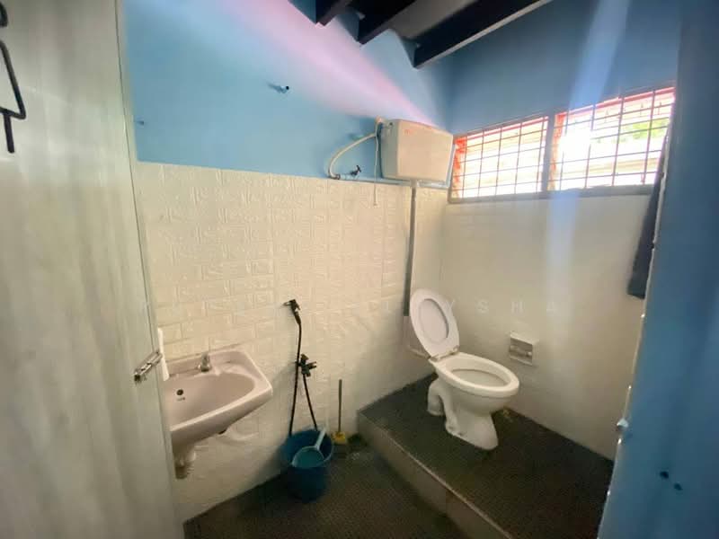Shop for Rent in SS19 (Subang Jaya) - Puteri Ellysha - Bathroom - PropertyGuru.com.my