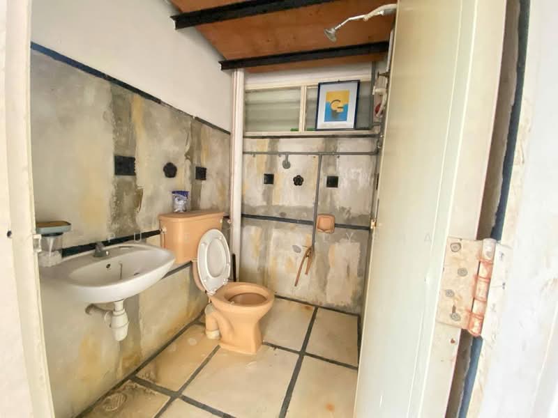 Shop for Rent in SS19 (Subang Jaya) - Puteri Ellysha - Bathroom - PropertyGuru.com.my