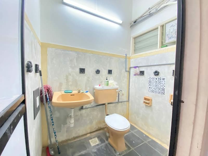 Shop for Rent in SS19 (Subang Jaya) - Puteri Ellysha - Bathroom - PropertyGuru.com.my