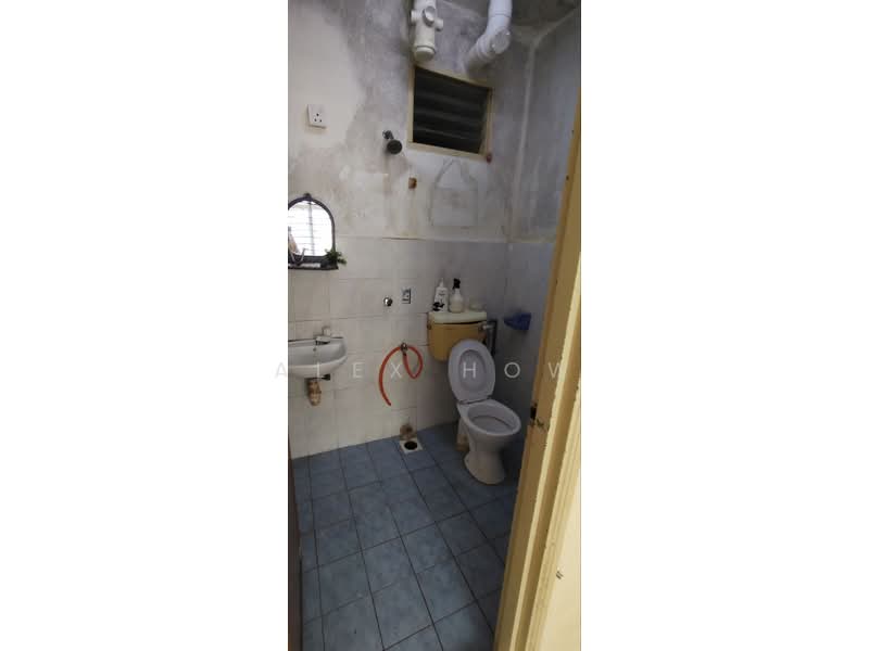 Apartment for Sale at Villa Krystal @ Bandar Selesa Jaya - Alex How - Bathroom - PropertyGuru.com.my