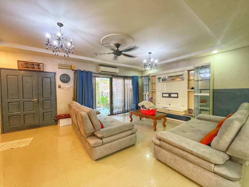 Rumah Teres 2 Tingkat untuk Dijual di Bandar Nusaputra (Puchong) - Azli Ibrahim - Living Room - PropertyGuru.com.my