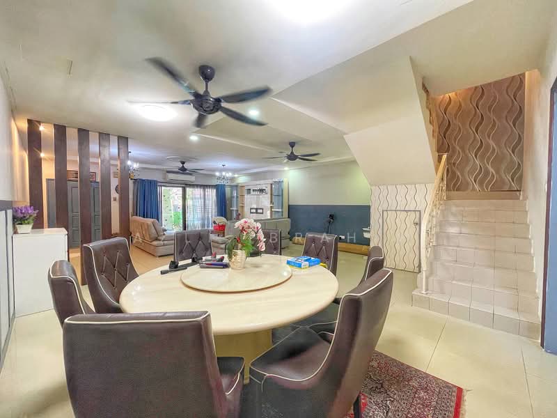 Rumah Teres 2 Tingkat untuk Dijual di Bandar Nusaputra (Puchong) - Azli Ibrahim - Living Room - PropertyGuru.com.my