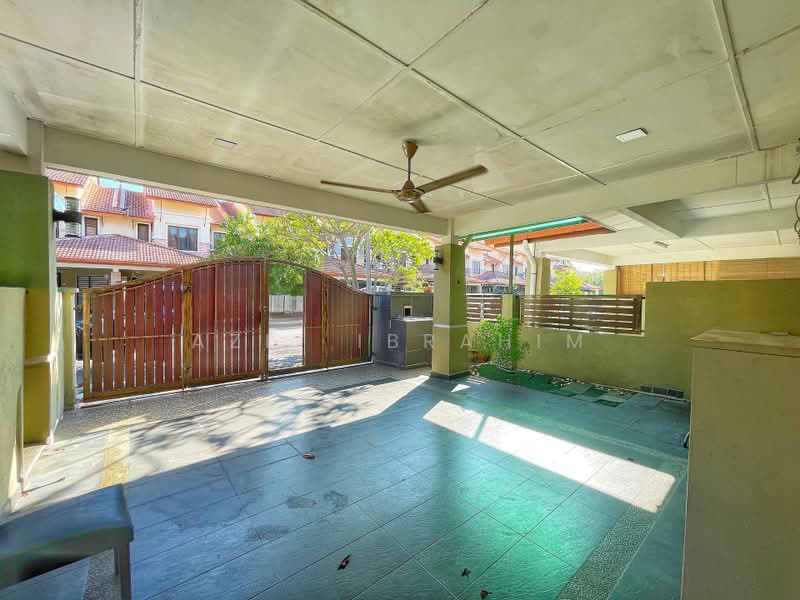 Rumah Teres 2 Tingkat untuk Dijual di Bandar Nusaputra (Puchong) - Azli Ibrahim - Exterior - PropertyGuru.com.my