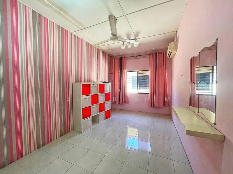 Rumah Teres 2 Tingkat untuk Dijual di Bandar Nusaputra (Puchong) - Azli Ibrahim - Bedroom - PropertyGuru.com.my