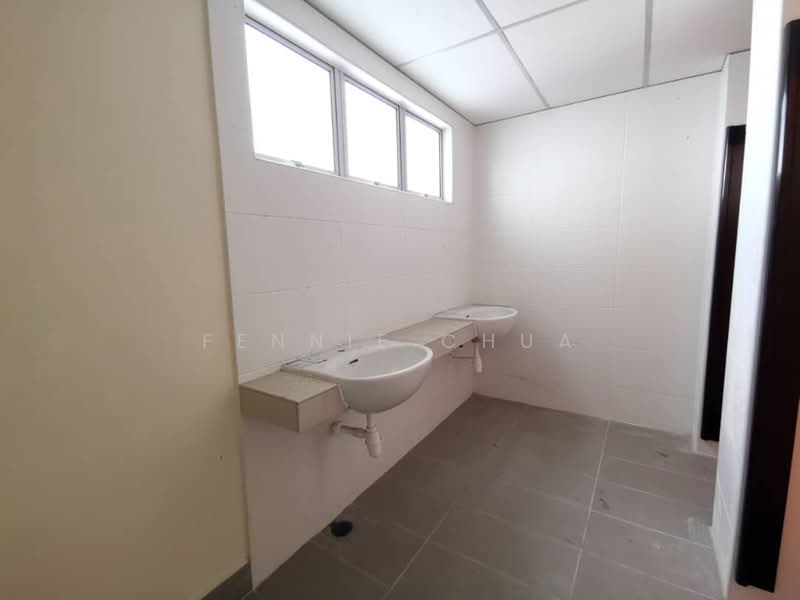 Semi-D Factory for Rent in Taman Pasir Putih (Pasir Gudang) - Fennie Chua - Bathroom - PropertyGuru.com.my