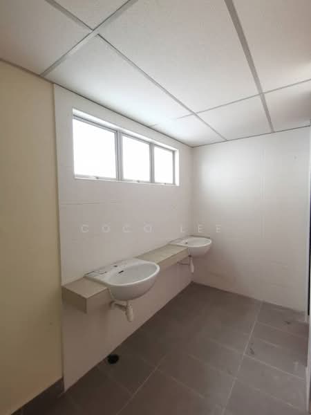 Semi-D Factory for Rent in Taman Pasir Putih (Pasir Gudang) - Coco Lee - Bathroom - PropertyGuru.com.my