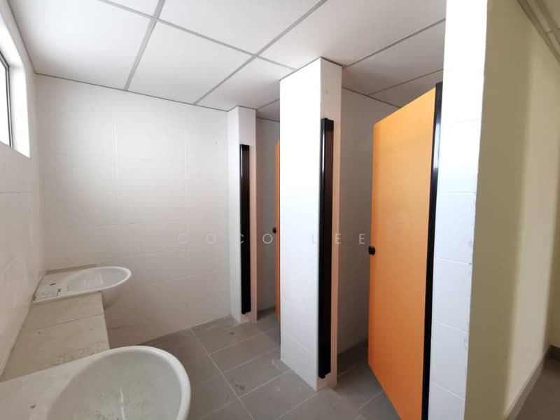 Semi-D Factory for Rent in Taman Pasir Putih (Pasir Gudang) - Coco Lee - Bathroom - PropertyGuru.com.my