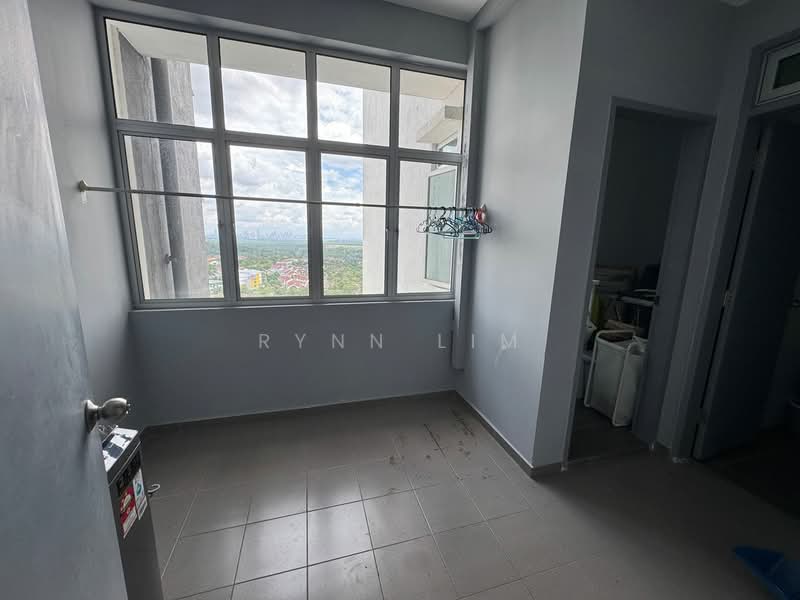 Kondominium untuk Dijual di Fairway Suites - Rynn Lim - Balcony - PropertyGuru.com.my